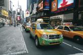 К 2012 году все такси Нью-Йорка должны иметь гибридные силовые агрегаты (на фото Ford Escape Hybrid)