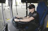 Кими Ряйкконен за рулем автобуса во время одной из рекламных акций команды McLaren