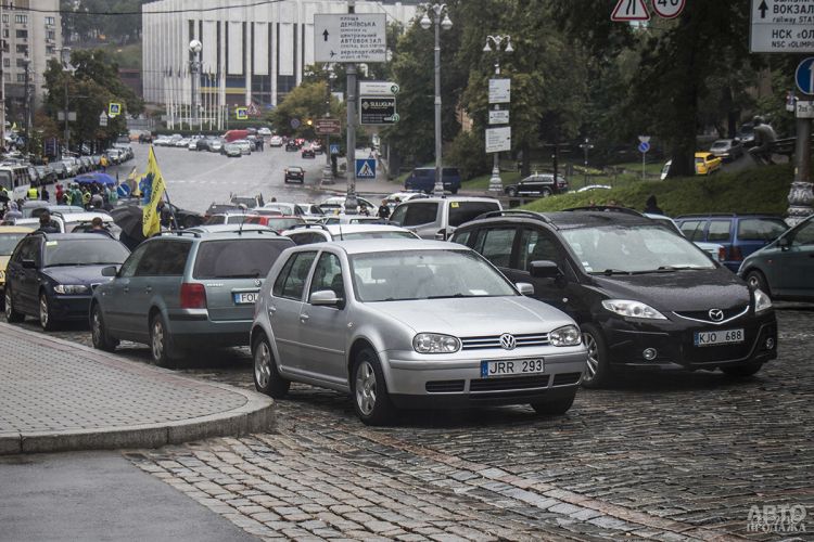 В Украине вступили в силу штрафы за нерастаможенные авто