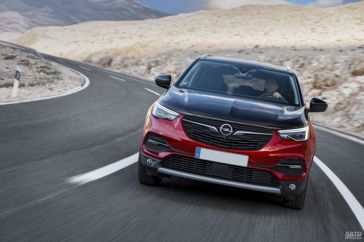 Opel Grandland X Hybrid4: быстрый и экономичный