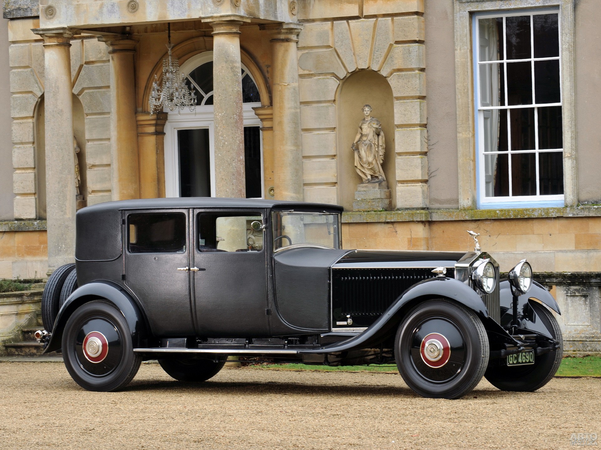 Rоlls-Royce Phantom II дебютировал в 1929 году