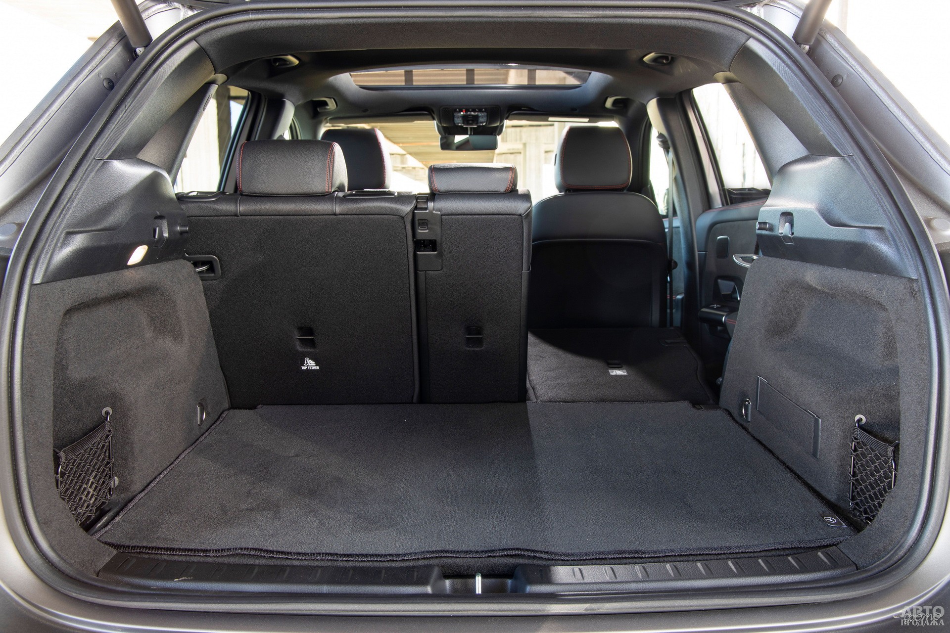 Объем багажника Mеrcedes-Benz – 435 л