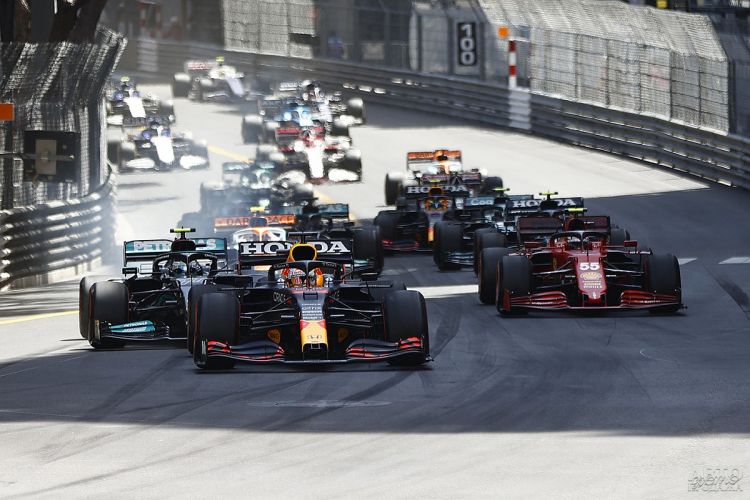 Формула-1: Ферстаппен уверенно побеждает в Монако