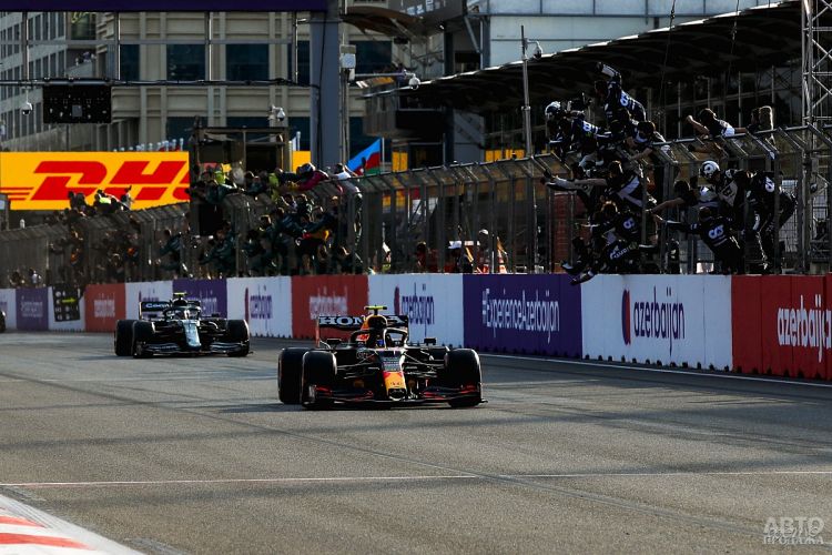 Формула-1: неожиданная победа Переса в Баку
