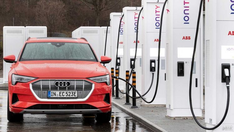 Audi прекратит выпуск бензиновых и дизельных моделей с 2033 года