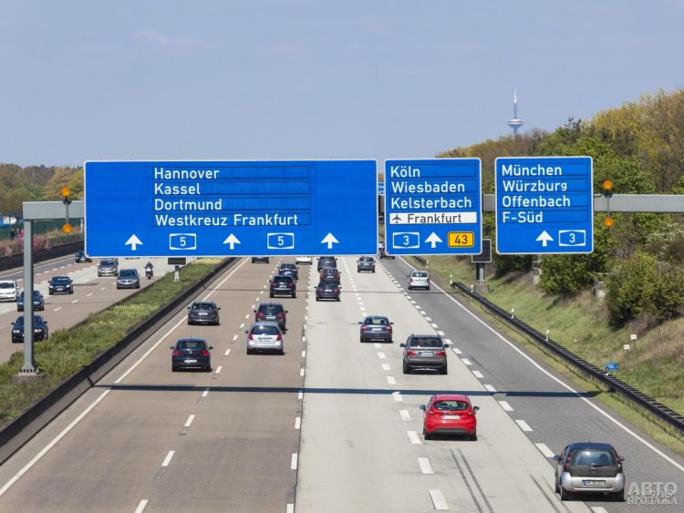 На автобанах в Германии планируют ограничить скорость