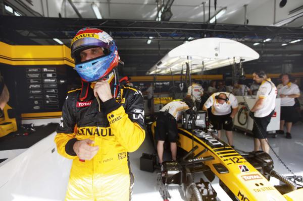 F1: Путин уговорил Renault оставить Петрова