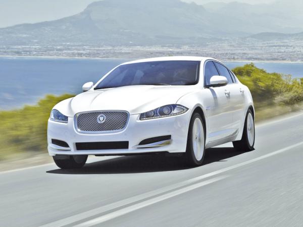 Jaguar XF, Lexus ES и Volvo S80: соперничество концепций