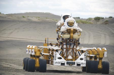 Лунный грузовик поможет астронавтам в нелегком деле освоения нашего спутника Земли