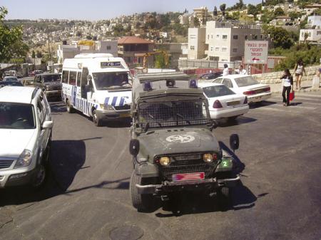 Израильская девочка-подросток не побоялась повиснуть на автомобиле грабителей и звать на помощь полицию