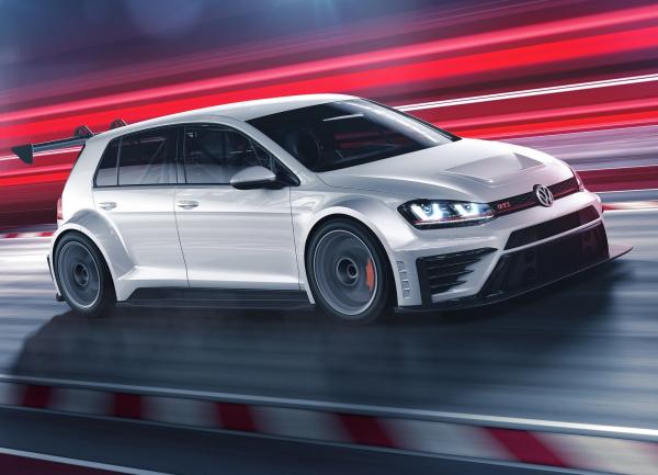 Volkswagen Golf GTI идет в гонки