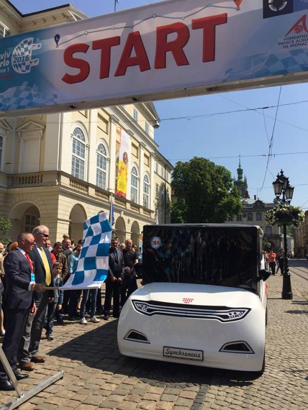 В Electric Marathon 2016 впервые стартовал и украинский электромобиль Synchronous