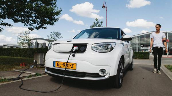 Китай стал мировым лидером по продажам электромобилей