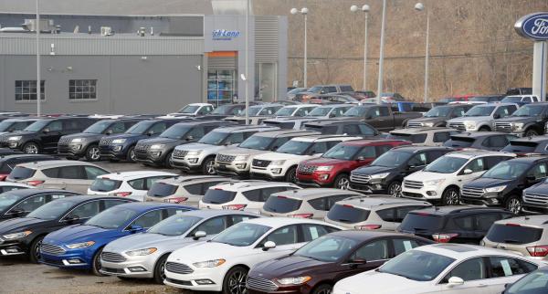 Продажи новых авто в Украине выросли почти на половину