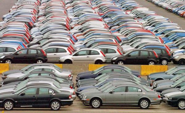 Продажи автомобилей в России увеличились почти вдвое