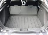 Объем багажника составляет 413 л в обычном состоянии и 883 л – со сложенными задними сиденьями