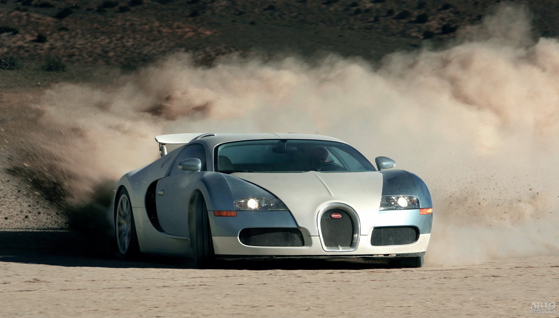 Bugatti Veyron первым среди серийных авто развил свыше 400 км/ч