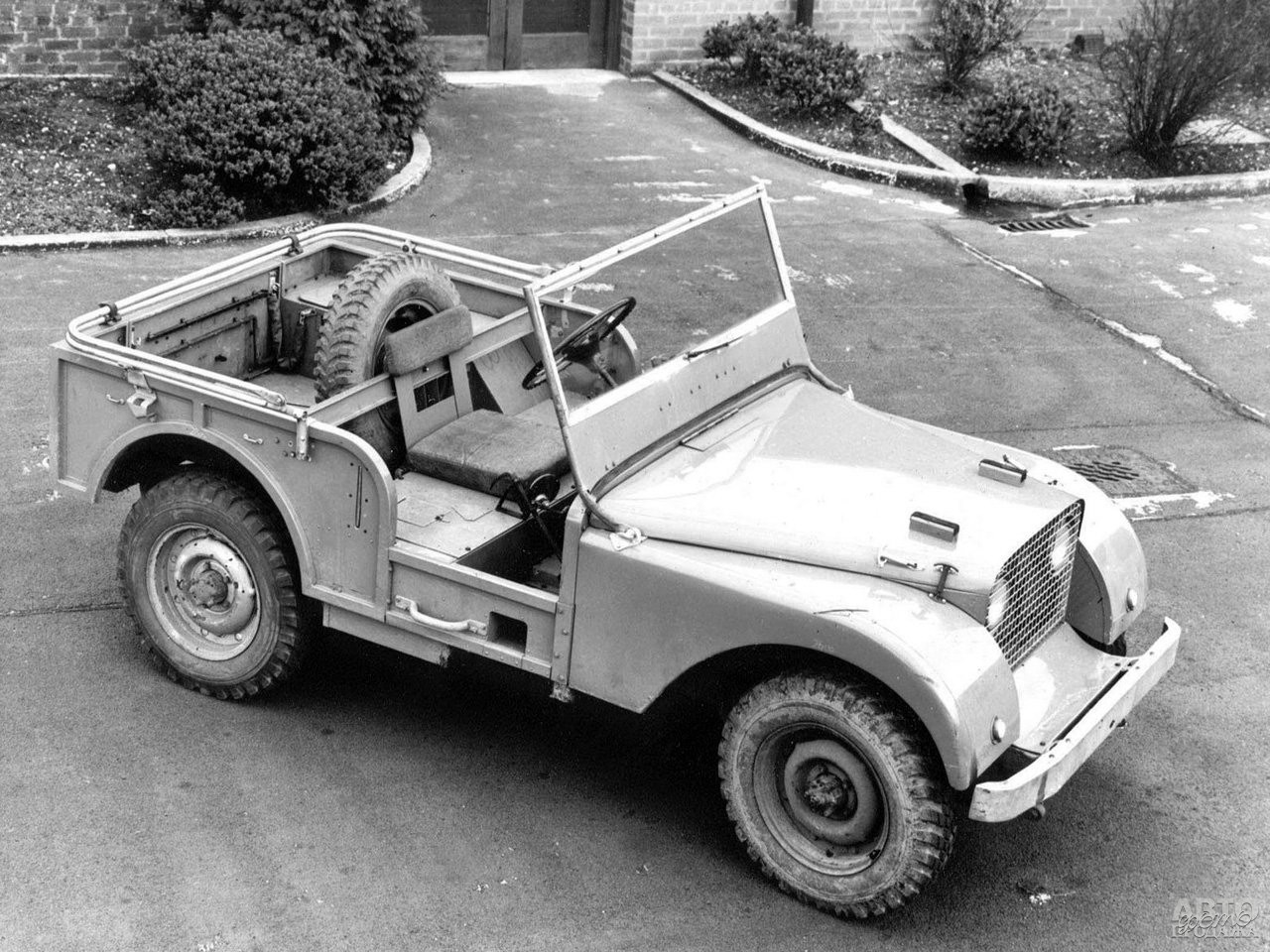 Прототип Land_Rover построили с использованием агрегатов Jeep