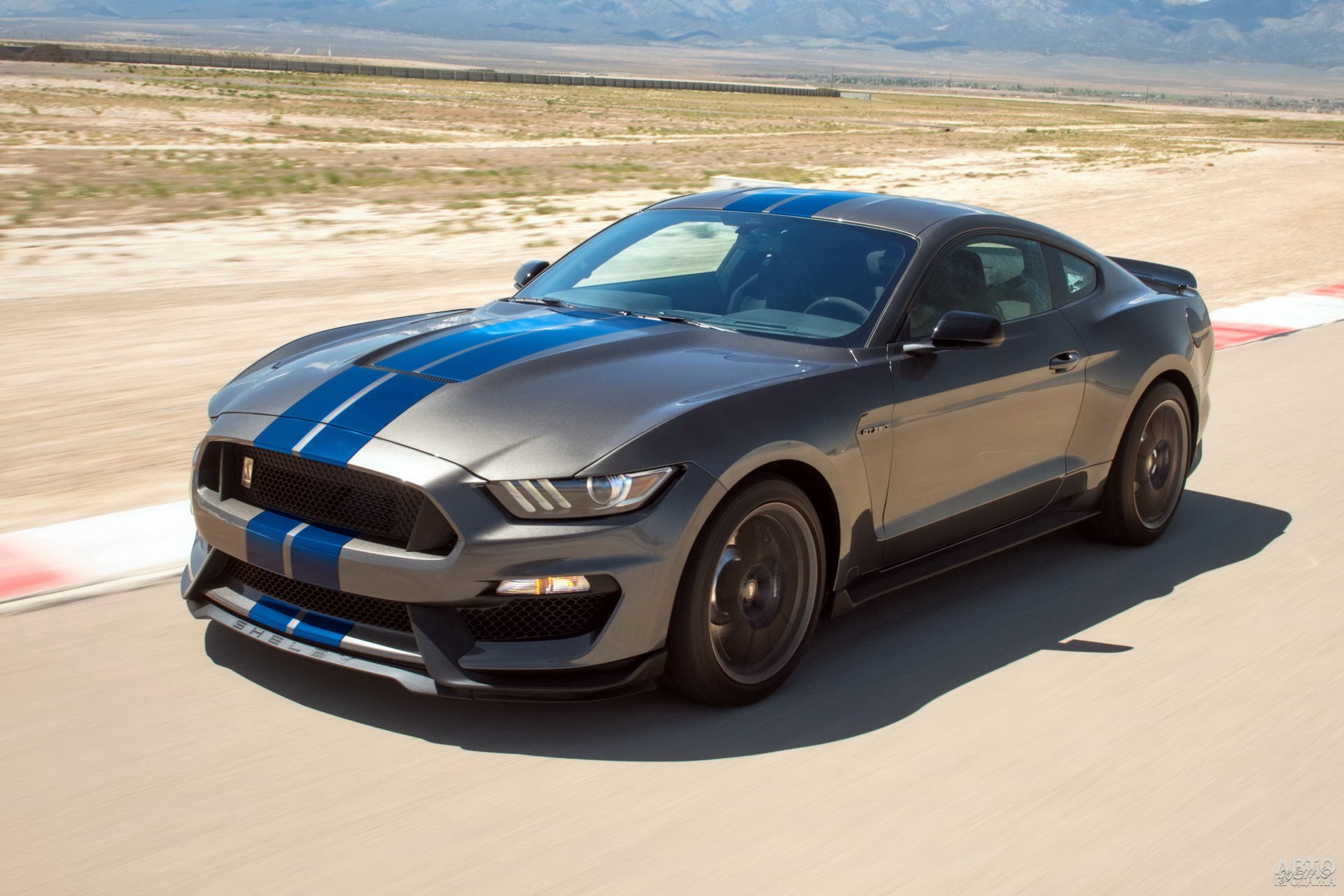 Shelby GT350, 2015 год
