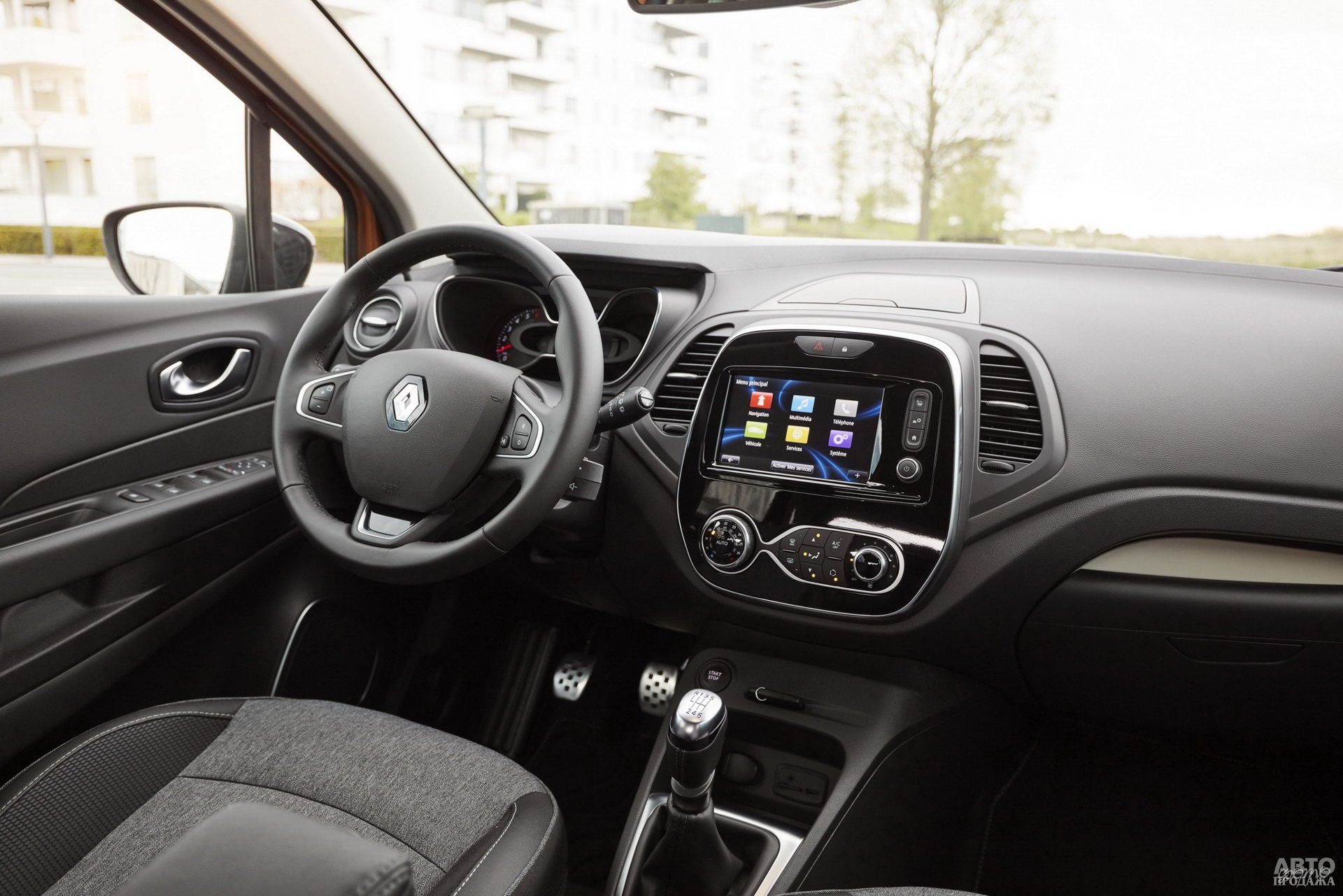 Цифровой спидометр Renault сочетается с аналоговым тахометром