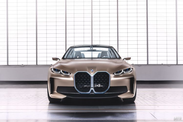 BMW i4: предвестник нового электромобиля