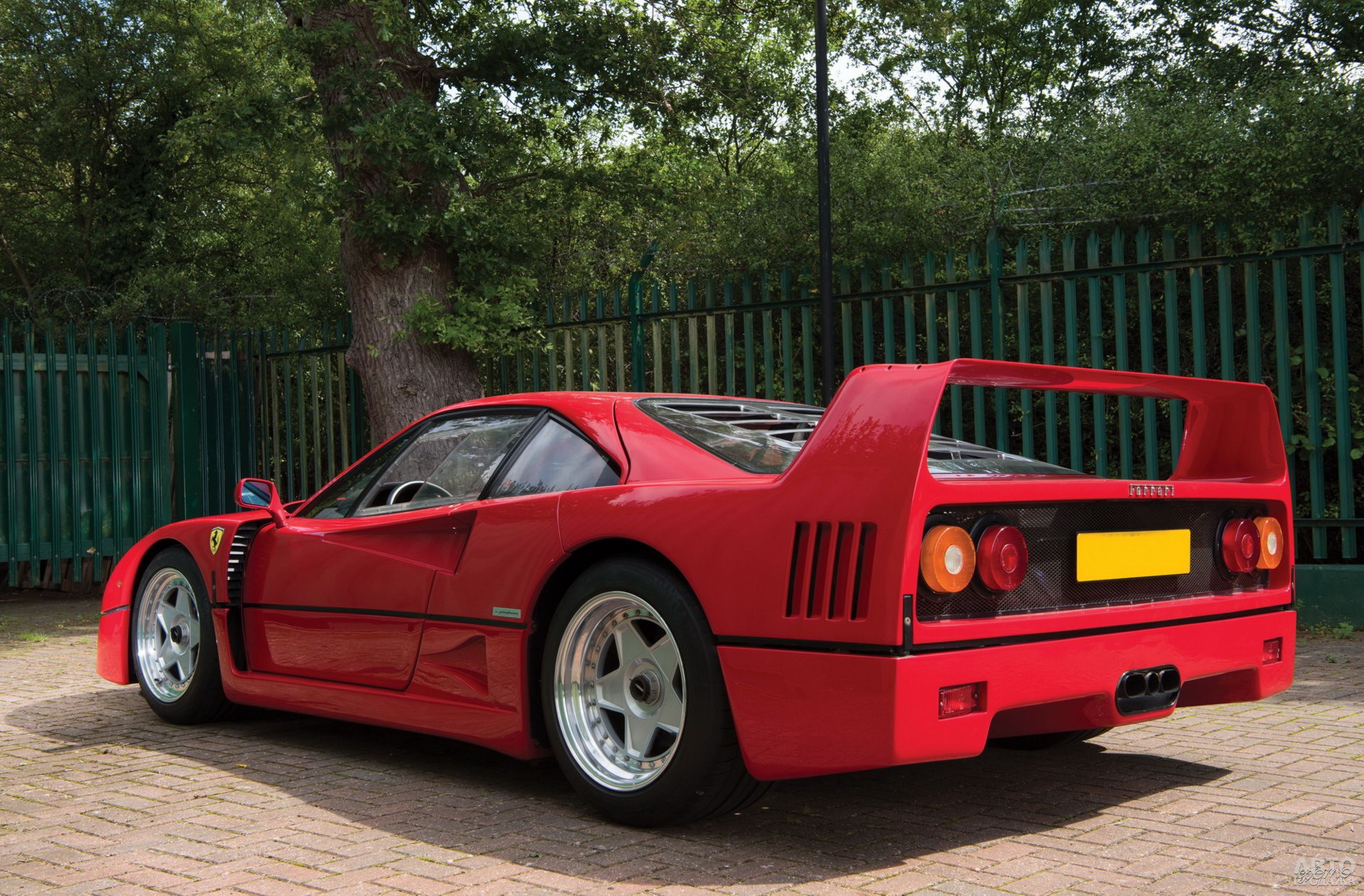 Заднее антикрыло стало визитной карточкой Ferrari_F40