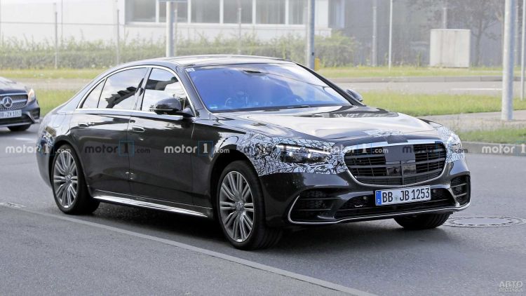 Новый Mercedes-Benz S-Class заметили на дорогах