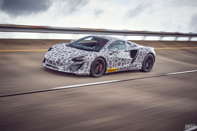 McLaren готовит новую гибридную модель