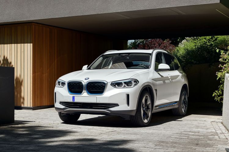 BMW iX3: электрификация популярного вседорожника