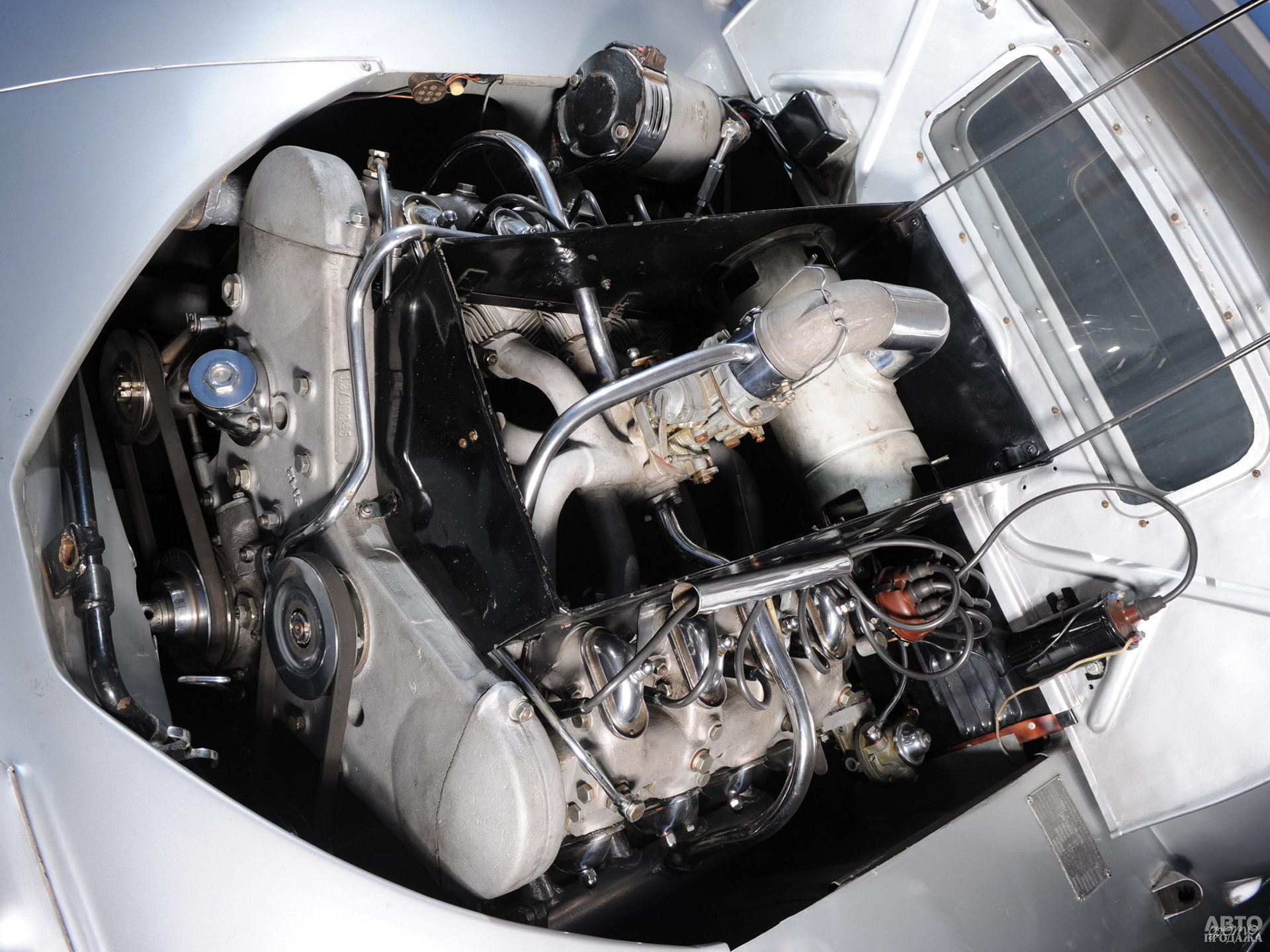 Двигатели V8 Tatrа были оснащены воздушным охлаждением
