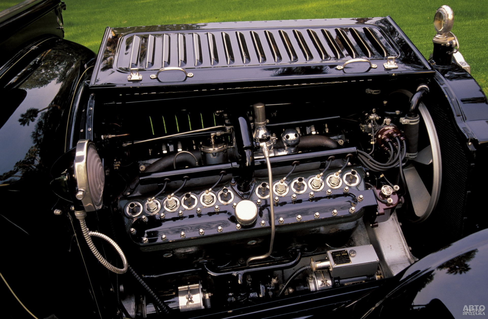 Двигатель объемом 7,0 л развивал 88 л. с. и отличался необычайной плавностью работы