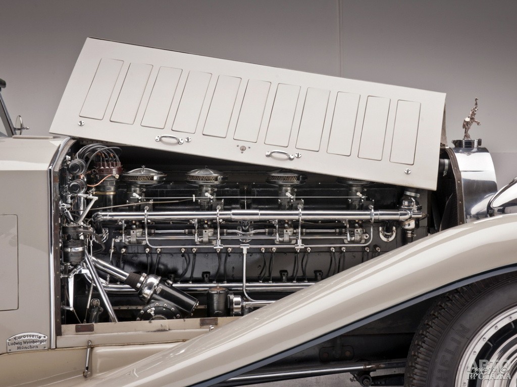 Огромный 12,8-литровый двигатель развивал 300 л. с.