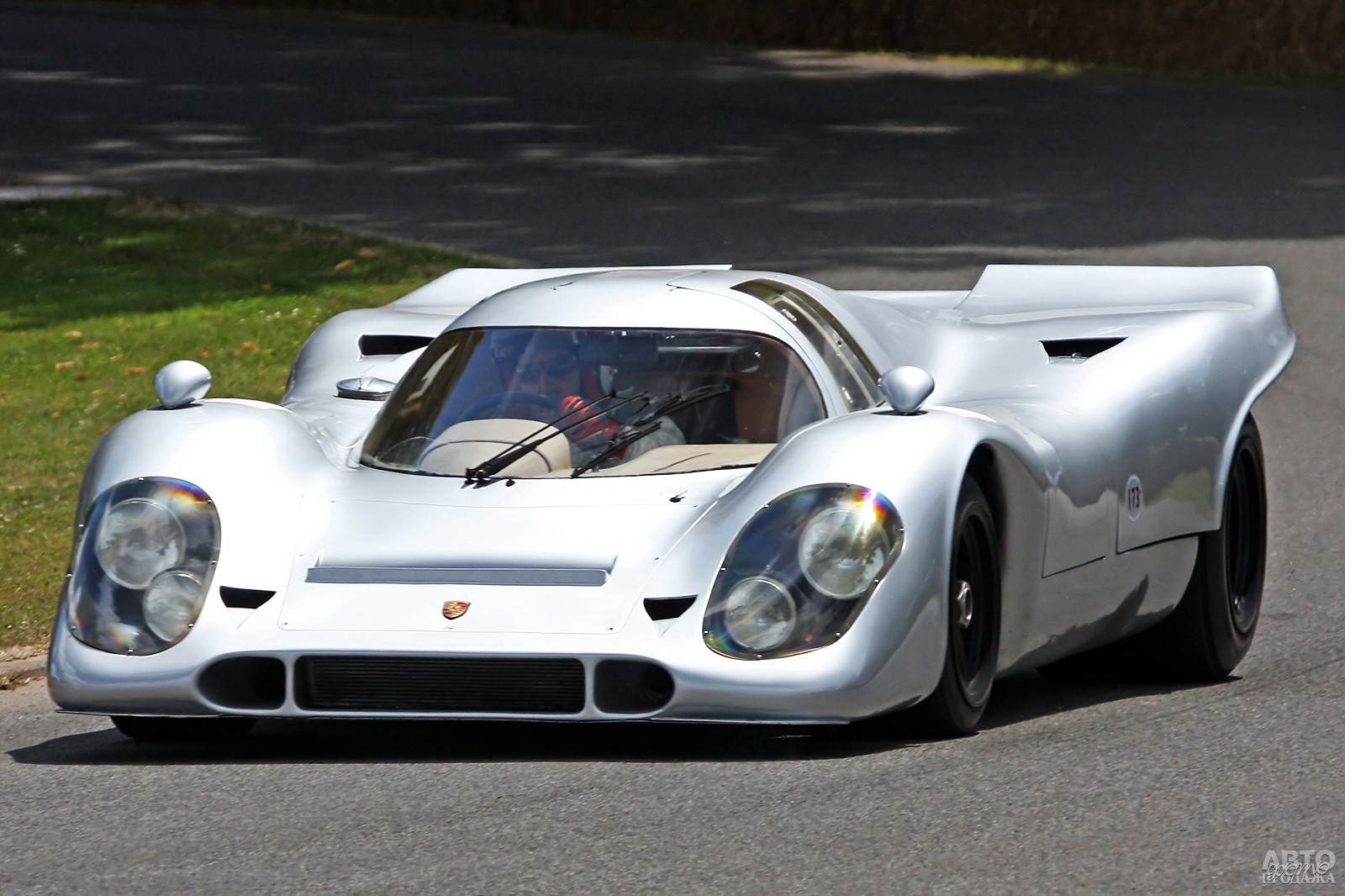 Два Porsche 917  переделали в дорожные автомобили