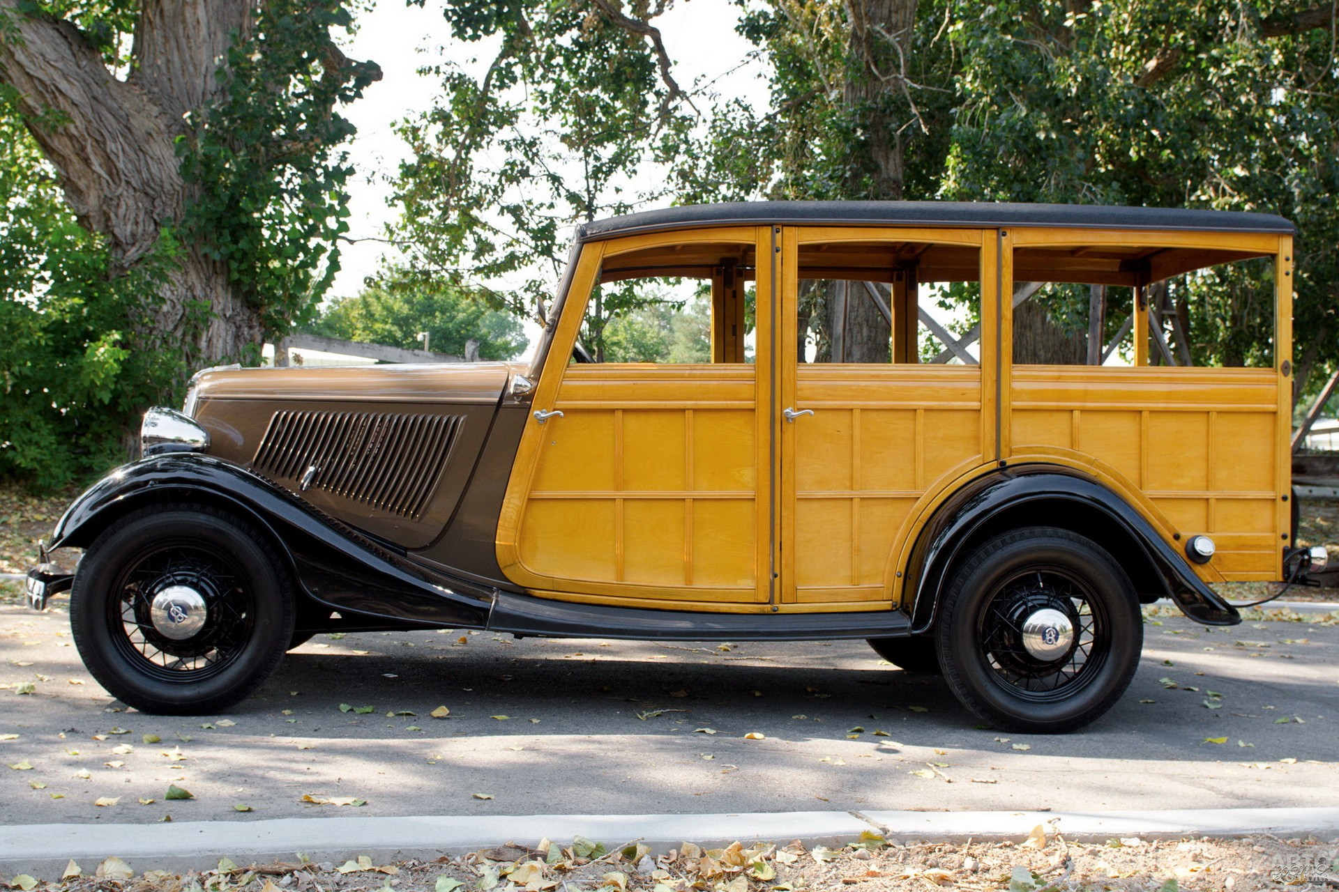 Универсал Ford V8 Station Wagon 1933 года