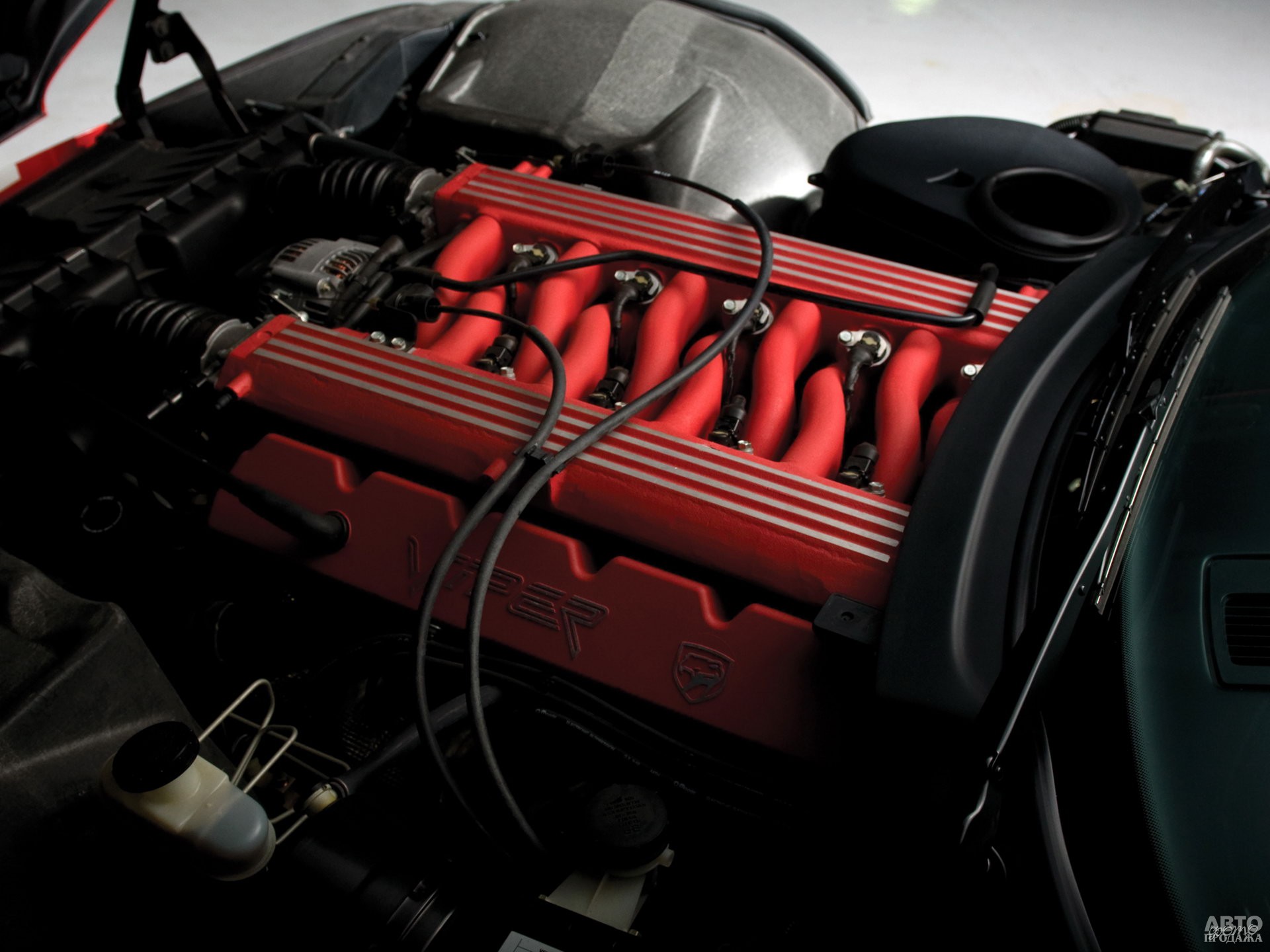 Огромный 8,0-литровый V10 позаимствовали у пикапа Dodge Ram