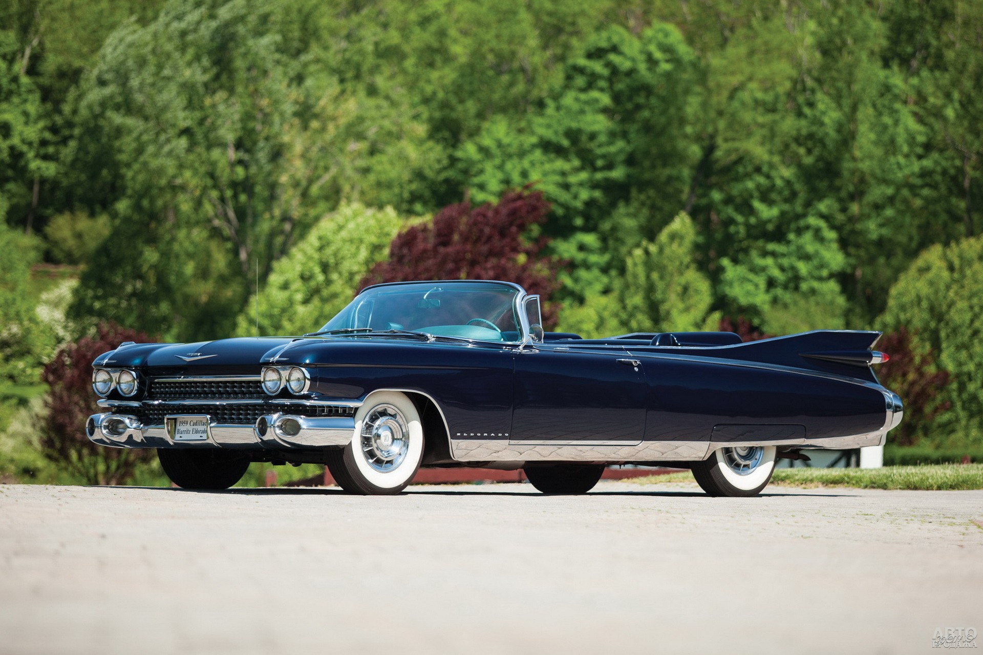 У Cadillac Eldorado 1959 года высота «плавников» превысила один метр