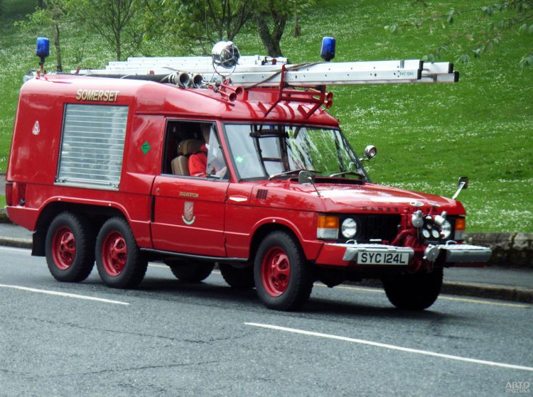 Трехосный пожарный Range Rover