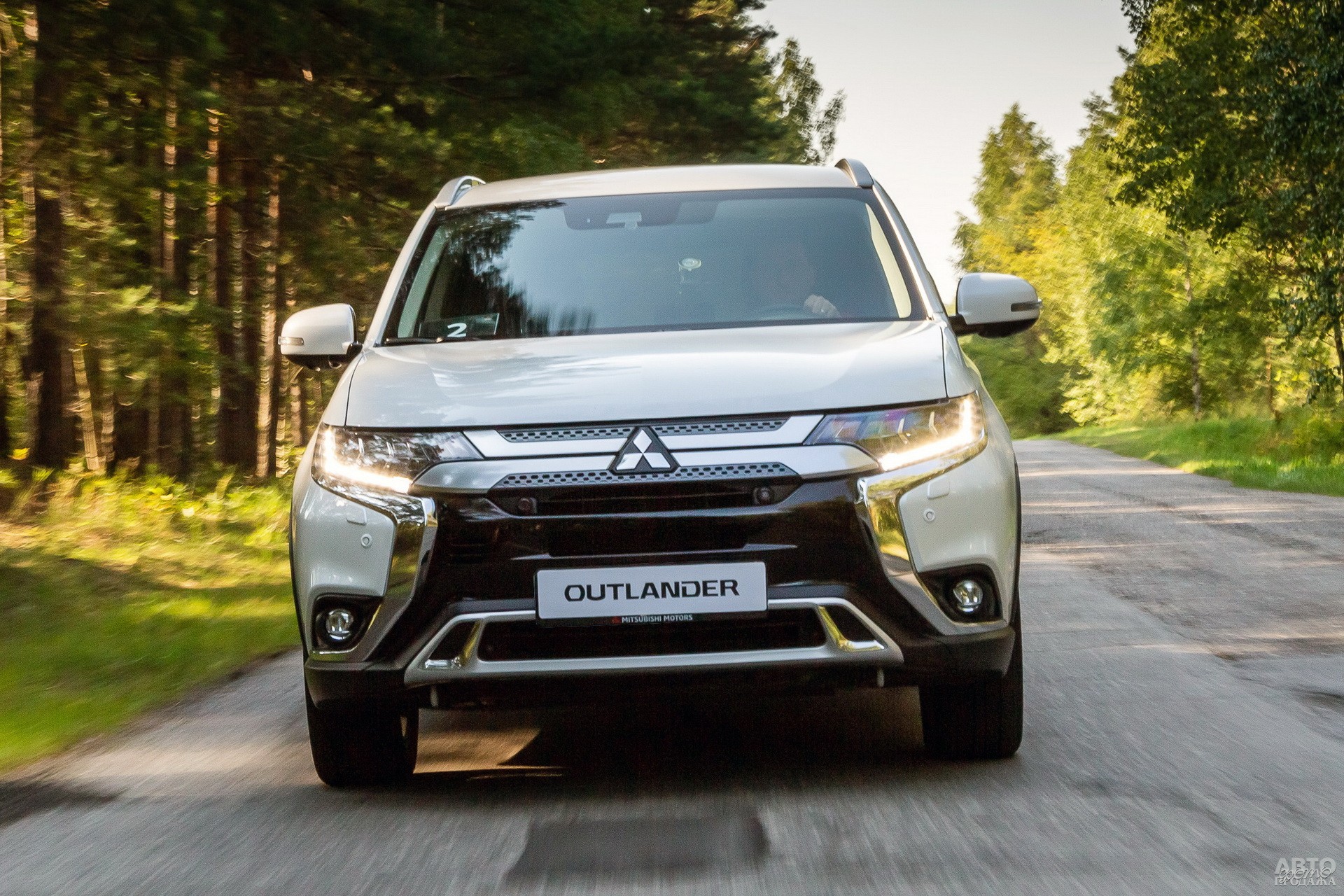 Mitsubishi Outlander, Nissan X-Trail и Toyota RAV4: популярные вседорожники  - АвтоТема - рубрика Тест-драйв