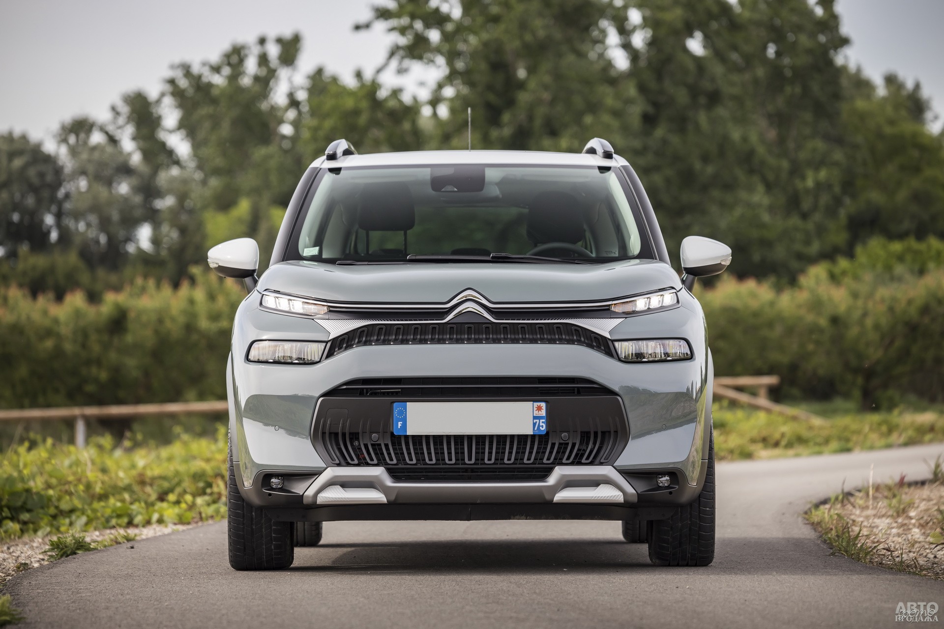 Citroen C3 Aircross, Hyundai Venue и Renault Captur: сравнение городских  вседорожников - АвтоТема - рубрика Тест-драйв