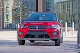 Узкая радиаторная решетка Seat Arona сочетается с огромным