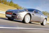 Aston Martin V12 Vanquish в серии «Умри в другой день» получил ракетную установку и технологию невидимости