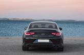 Спойлер и четыре выхлопных трубы – черты версии CLS53 AMG