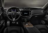 Центральная панель Maserati украшена традиционными часами
