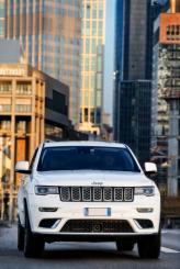 «Зубастая» решетка радиатора – фирменная черта Jeep