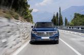 Огромная хромированная радиаторная решетка выделяет новый Volkswagen Touareg