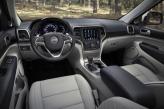 У Grand Cherokee дисплей сочетается с аналоговыми приборами