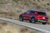 Ширину задней части QX50 подчеркивают узкие фонари
