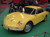 Элегантный дизайн Alpine А108 – работа итальянского стилиста Джованни Микелотти