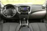 Передняя панель Mitsubishi по форме напоминает распростертые крылья