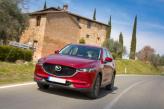 Широкая радиаторная решетка Mazda CX-5 напоминает улыбку